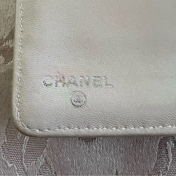 Authentic Chanel Lambskin Quilted Yen Wallet in Light Pink - Picture 10 of 16